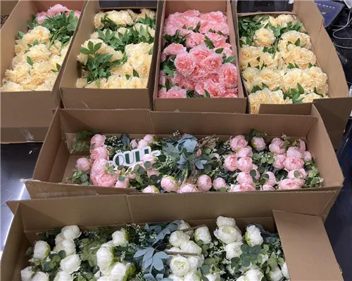 OULI ประสบความสำเร็จในการได้รับรางวัลดอกไม้ประดิษฐ์จำนวนมากมูลค่า 30,000 ดอลลาร์สหรัฐจากแคนาดา