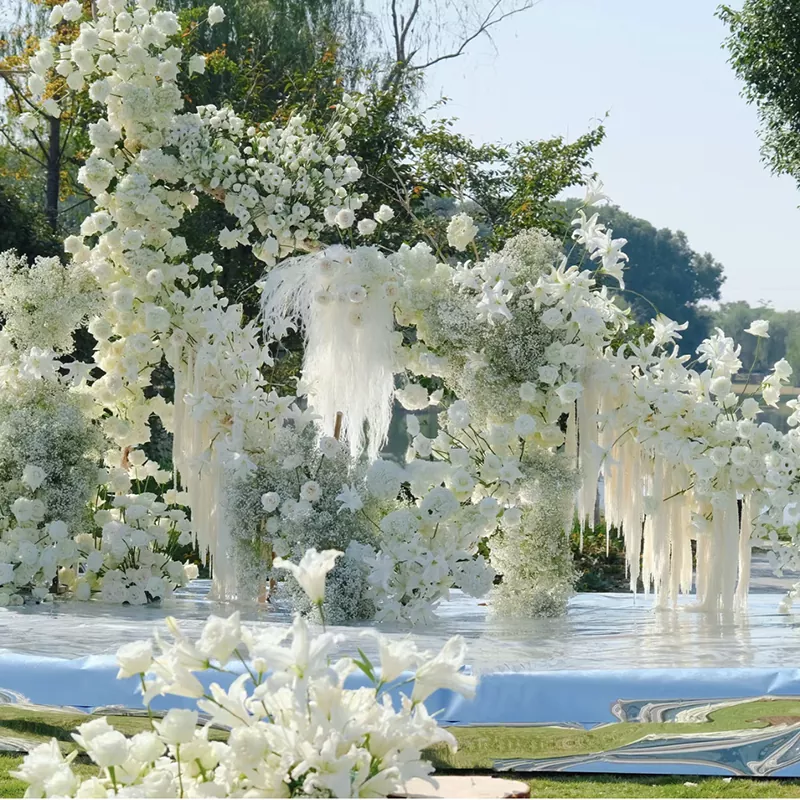 ดอกไม้ประดิษฐ์สีขาว